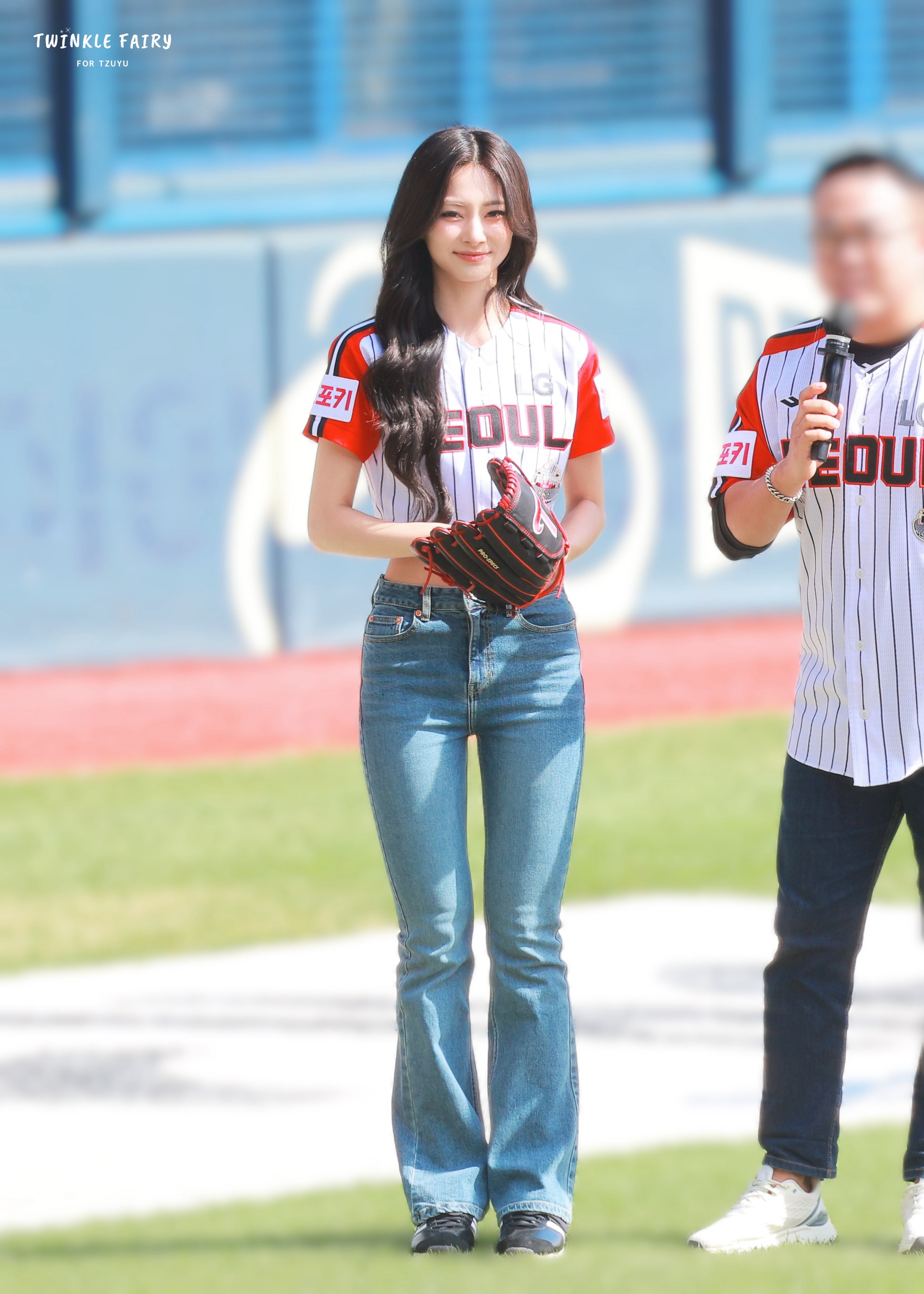 Tzuyu-2024-First-Pitch-Baseball-F.jpg