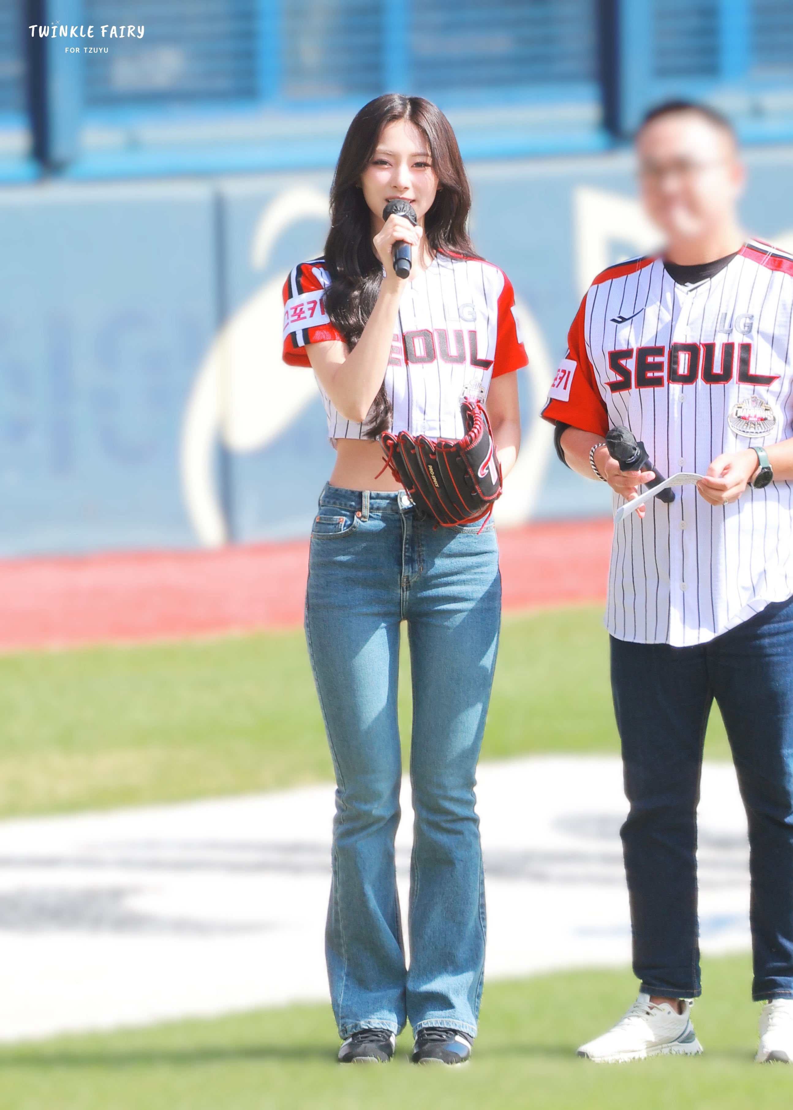 Tzuyu-2024-First-Pitch-Baseball-G.jpg