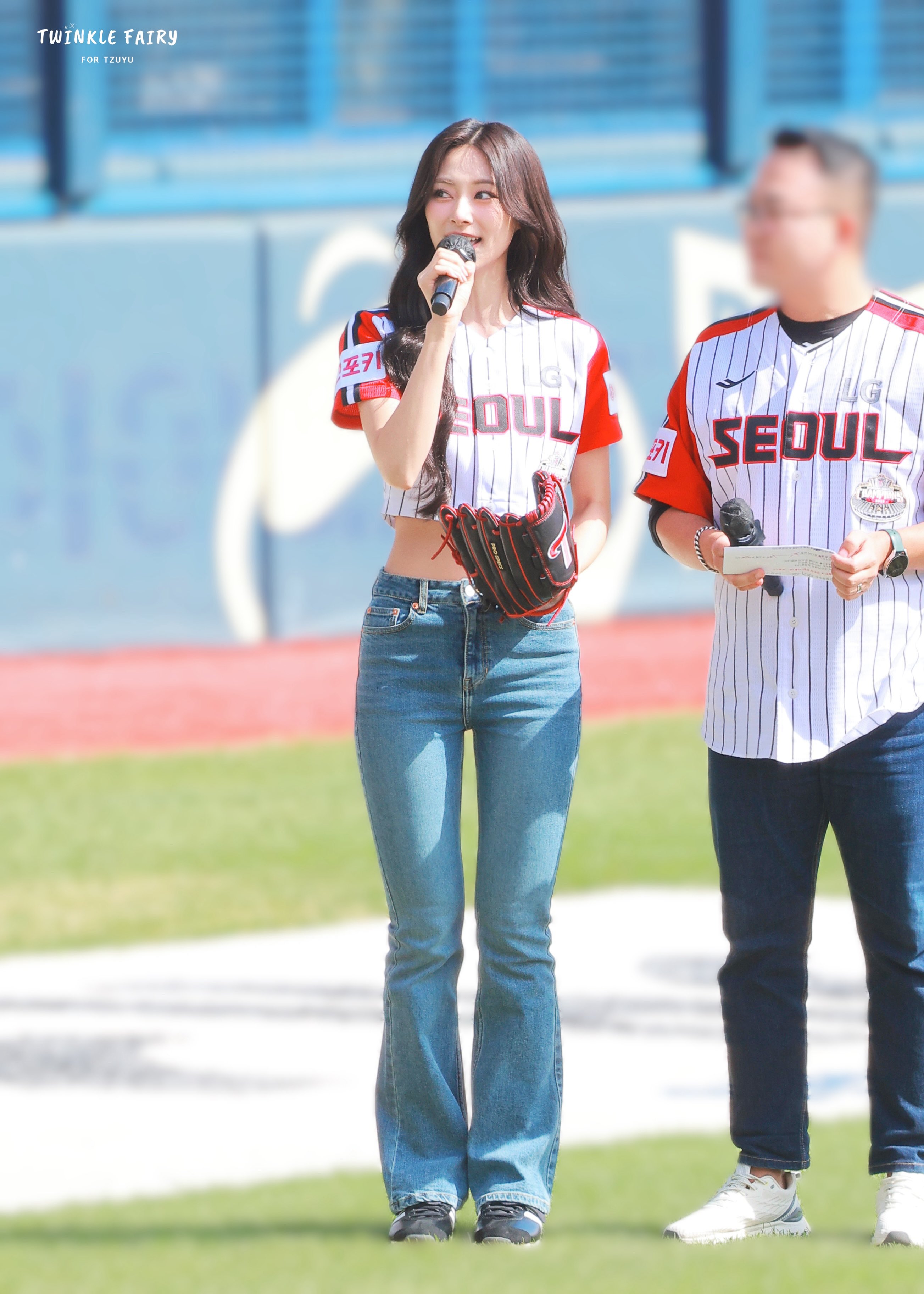 Tzuyu-2024-First-Pitch-Baseball-H.jpg