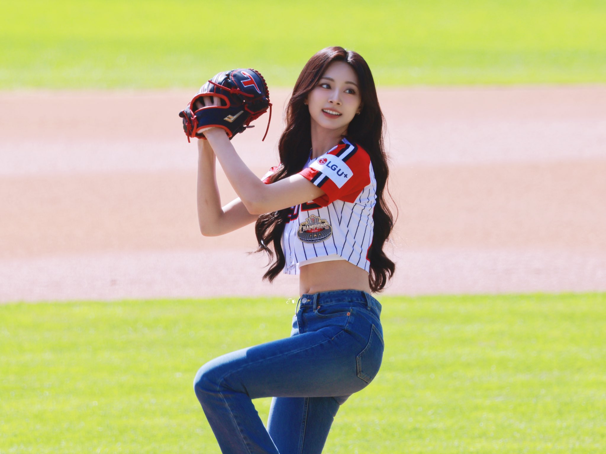 LG-twins-first-pitch-1.jpg