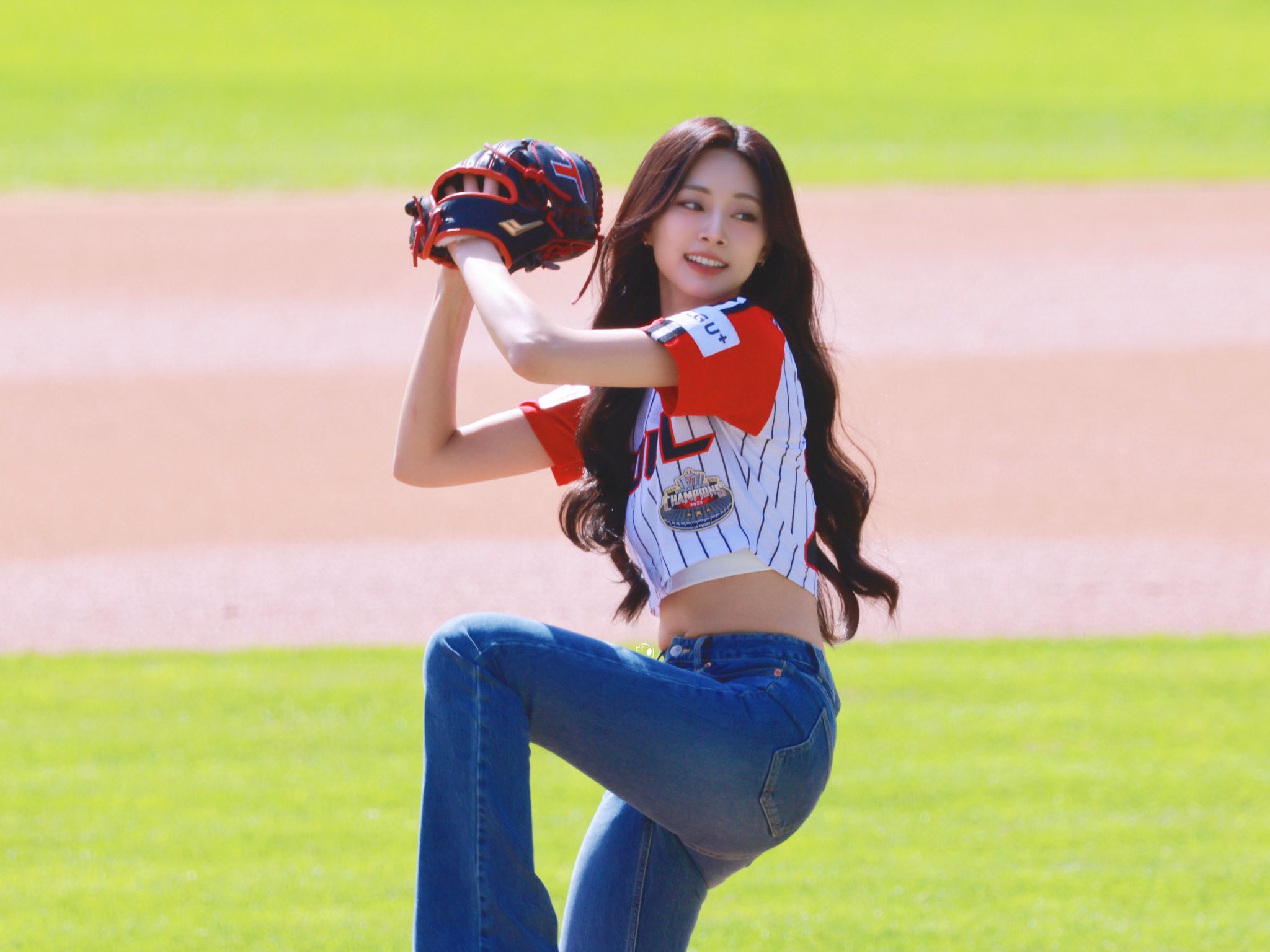 LG-twins-first-pitch-2.jpg