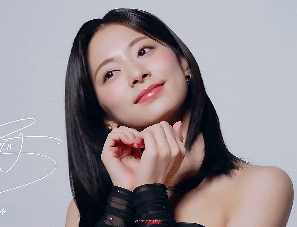 tzuyu-air-kiss-one-spark-era-2024.gif